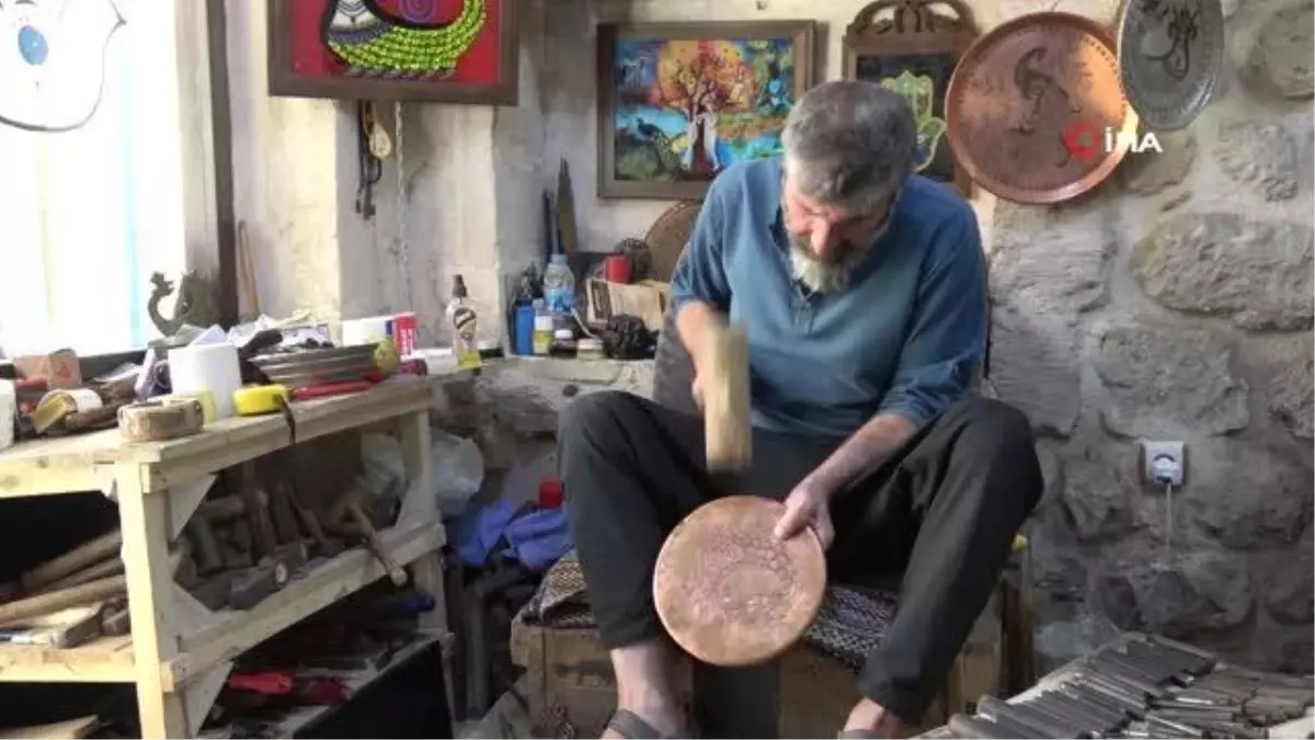Mardinli bakır ustası 5 yaşından beri elleriyle sanat işliyor