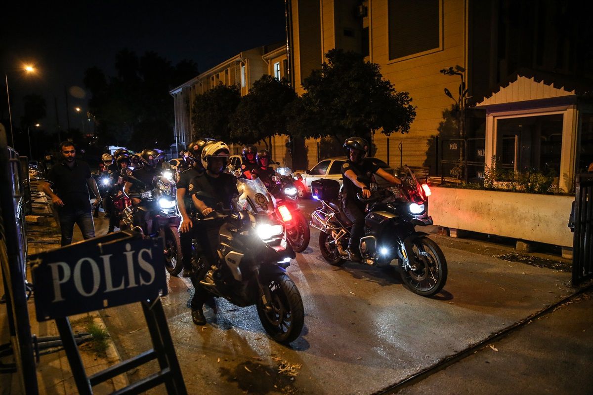 Mersin\'de Şafak Vakti Suç Örgütü Operasyonu: 17 Gözaltı
