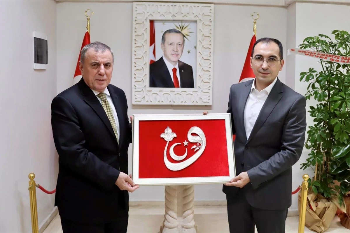 Midyat Belediye Başkanı Veysi Şahin, Kaymakam Ömer Faruk Özdemir\'i ziyaret etti
