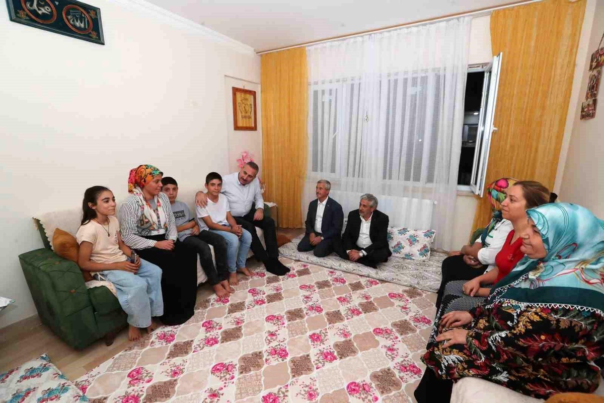 Şahinbey Belediye Başkanı ve Milletvekili Vatandaşları Evlerinde Ziyaret Etti