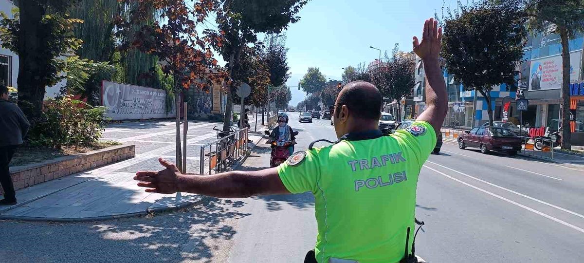 Düzce\'de Motosiklet Denetiminde 19 Sürücüye Cezai İşlem Uygulandı