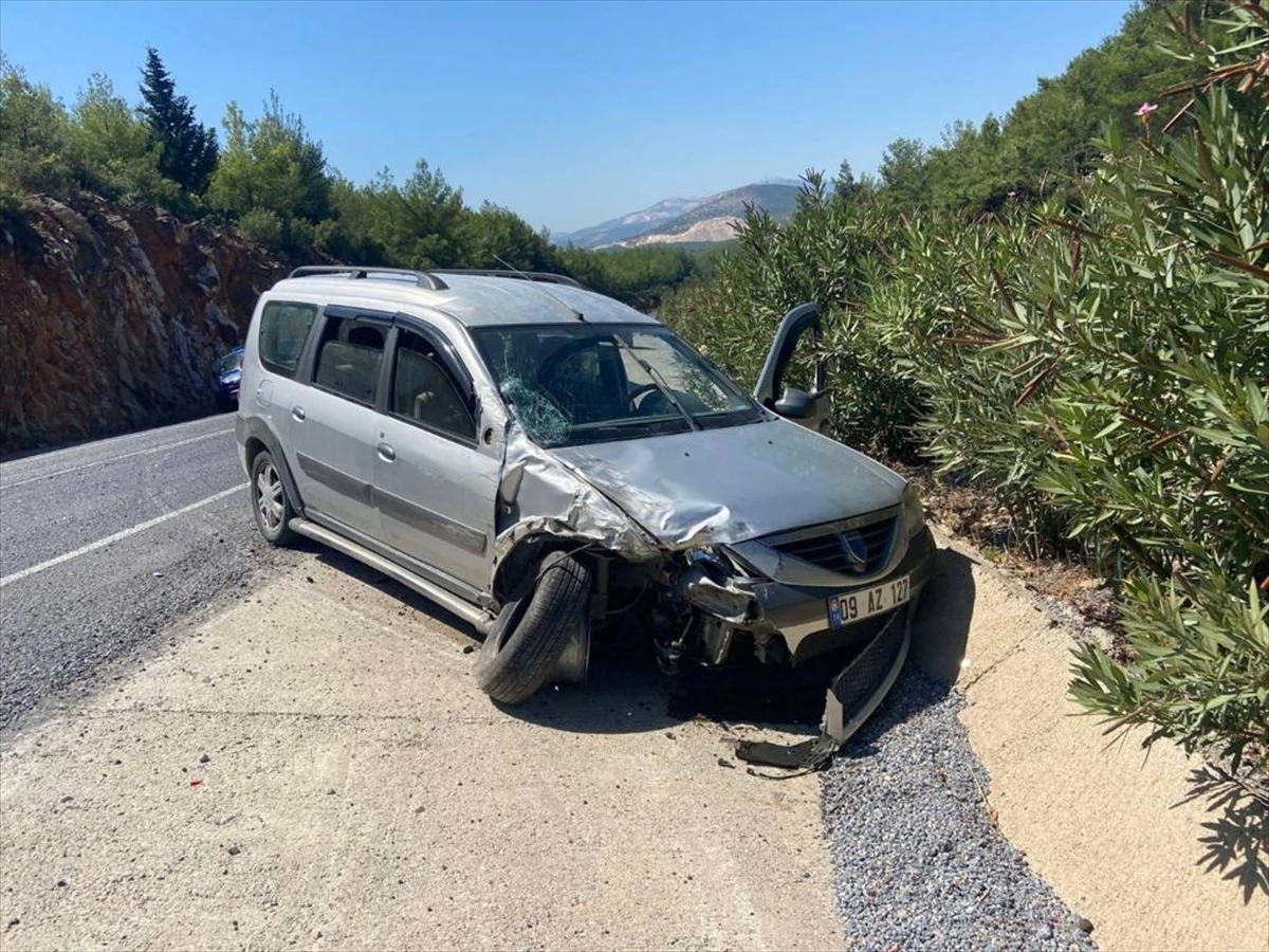 Muğla\'da Otomobil Çarpışması: 5 Kişi Yaralandı