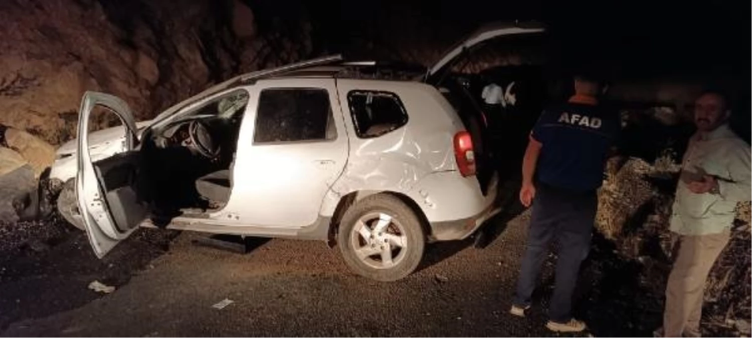 Siirt\'te Otomobil Takla Attı: 4 Kişi Yaralandı