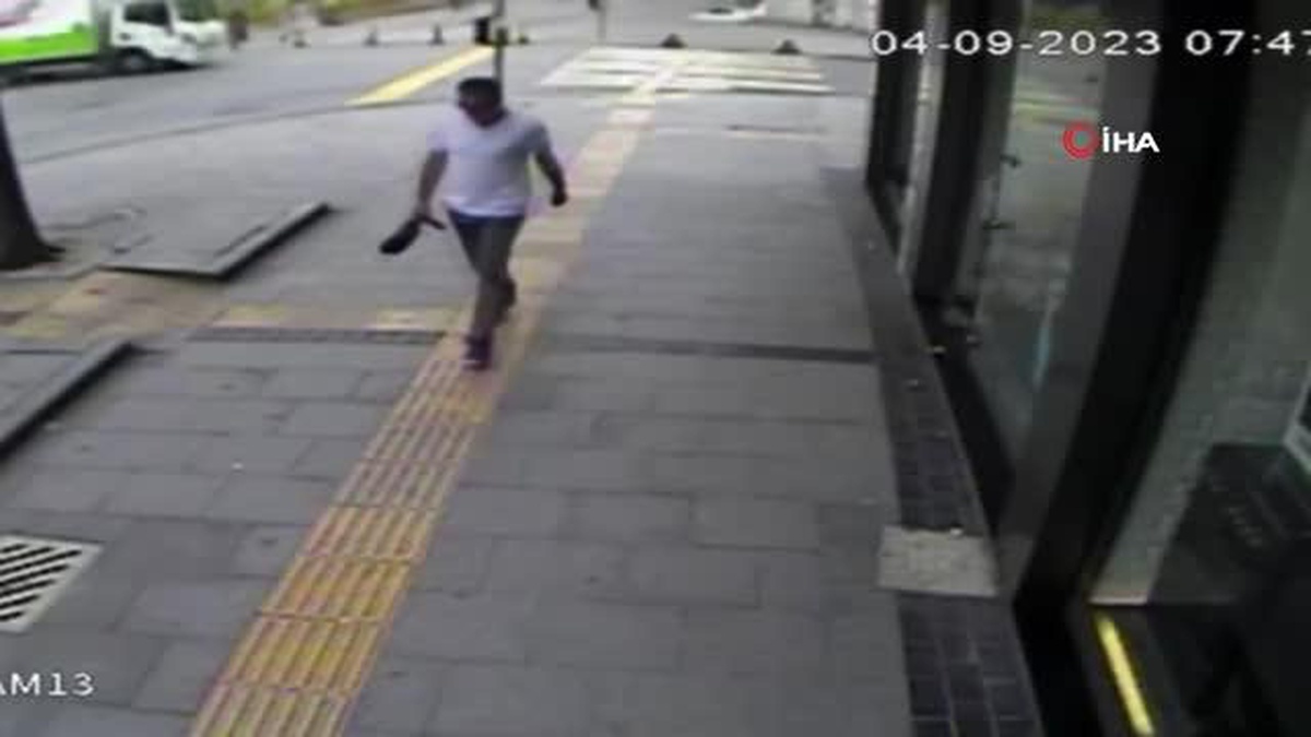 Sokak köpeğinin kovaladığı bisikletli çocuk yayaya çarptı