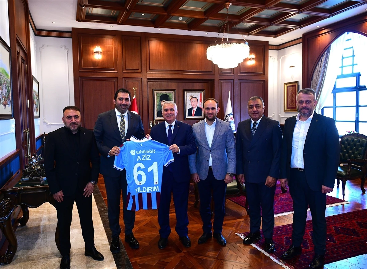 Trabzonspor Kulübü Yöneticileri Trabzon Valisi\'ni Ziyaret Etti