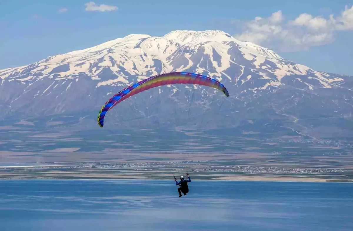 Van\'da Yamaç Paraşütü ve Paramotor Şampiyonası Düzenlenecek
