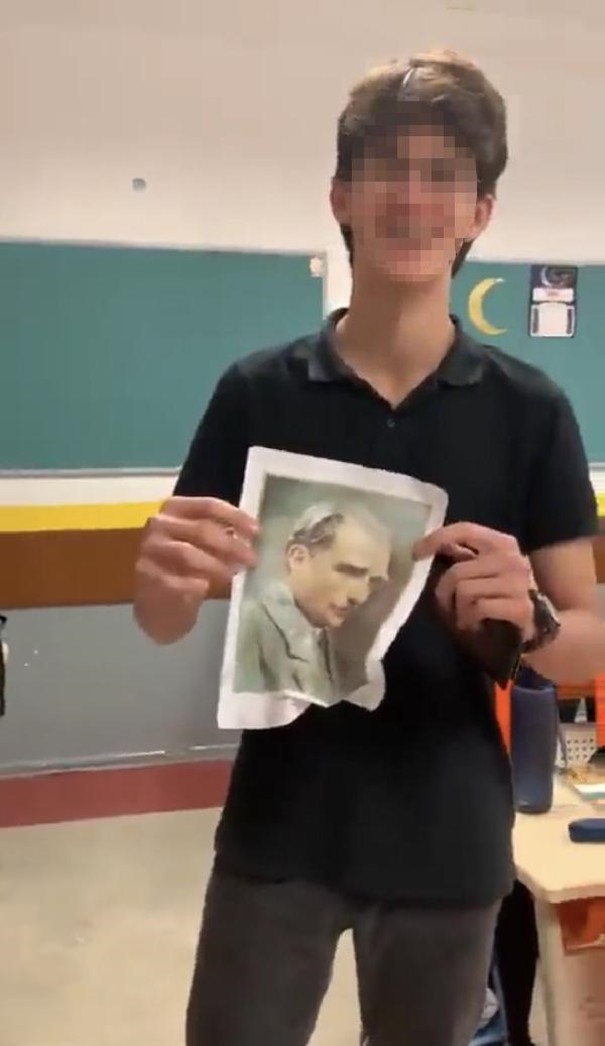Atatürk\'ün fotoğrafına hakaret eden lise öğrencisi gözaltına alındı