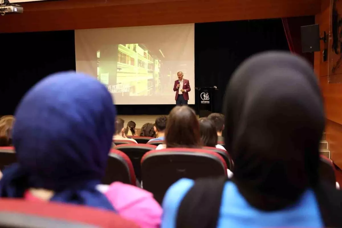 Bayrampaşa Belediye Başkanı Atila Aydıner, Stajyer Öğrencilere Hediyeler Verdi