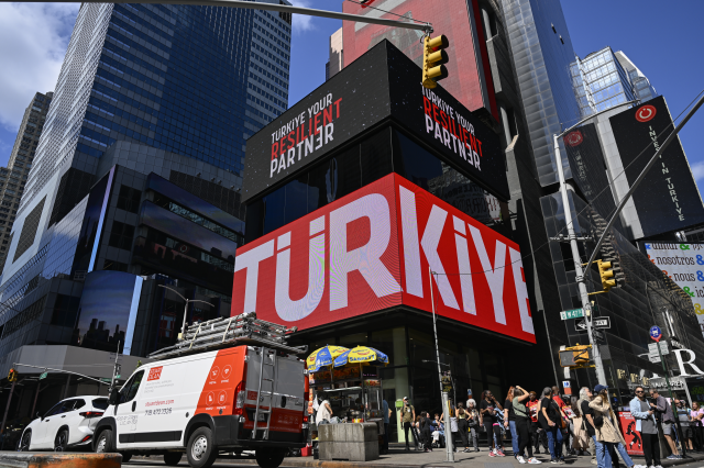 Cumhurbaşkanlığı Yatırım Ofisi, Times Meydanı'ndaki dijital panolarda Türkiye'yi tanıttı