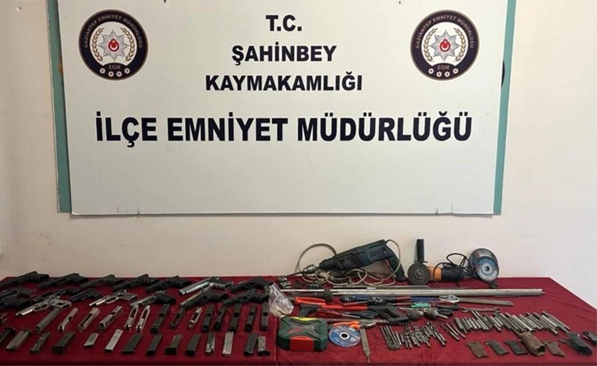 Gaziantep\'te Polis Operasyonunda Tabanca Malzemeleri Ele Geçirildi