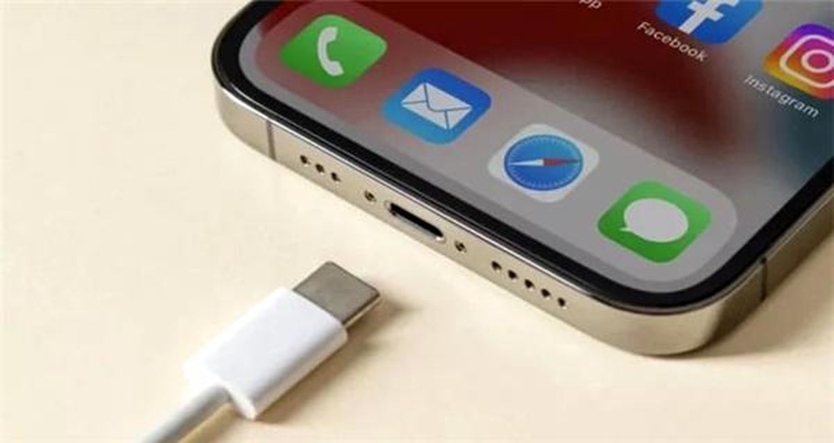 iPhone 15 ile Android telefonları ve iPad\'leri şarj edebilirsiniz