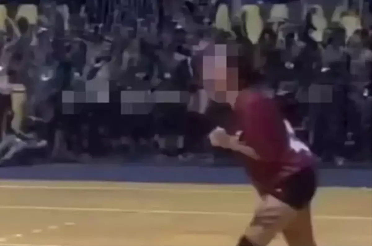 Kadın voleybol takımının zaferini sahada mastürbasyon yaparak kutlayan 6 erkek tıp fakültesi öğrencisi üniversiten atıldı