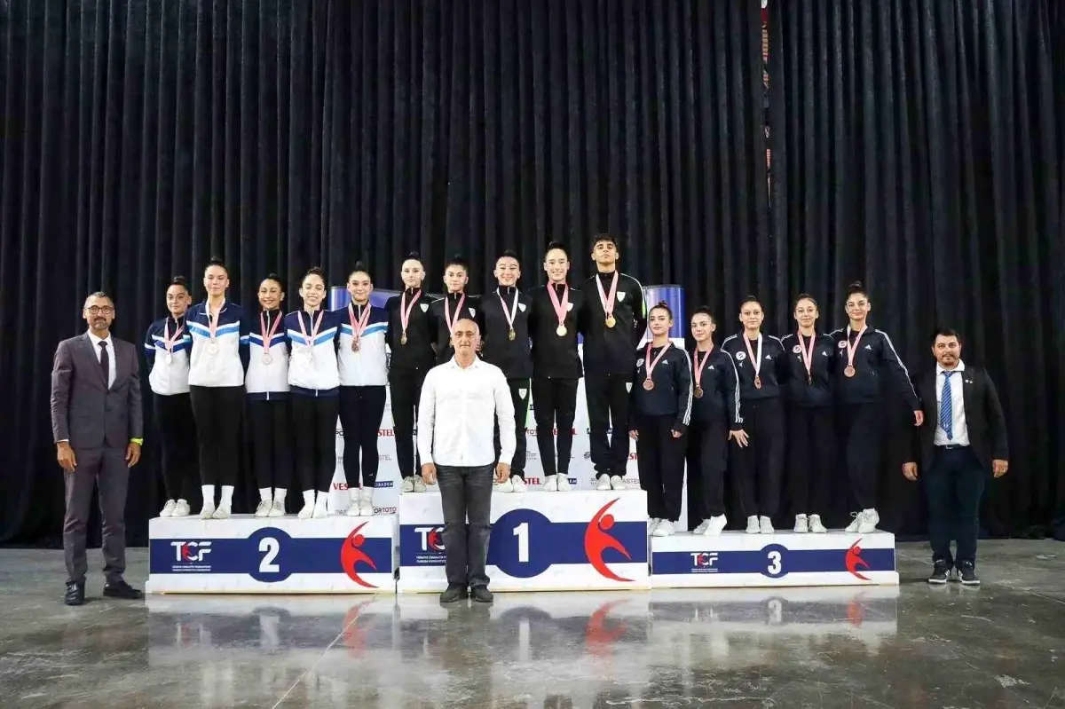 Manisa Büyükşehir Belediyespor Aerobik Cimnastik Takımı Şampiyonada 5 Madalya ve 1 Kupa Kazandı