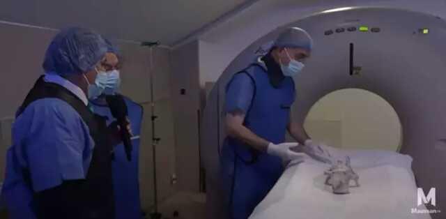 Meksika'daki uzaylı fosilleri canlı yayında incelendi! Bir tanesi hamile çıktı Meksika'daki uzaylı fosilleri canlı yayında incelendi! Bir tanesi hamile çıktı