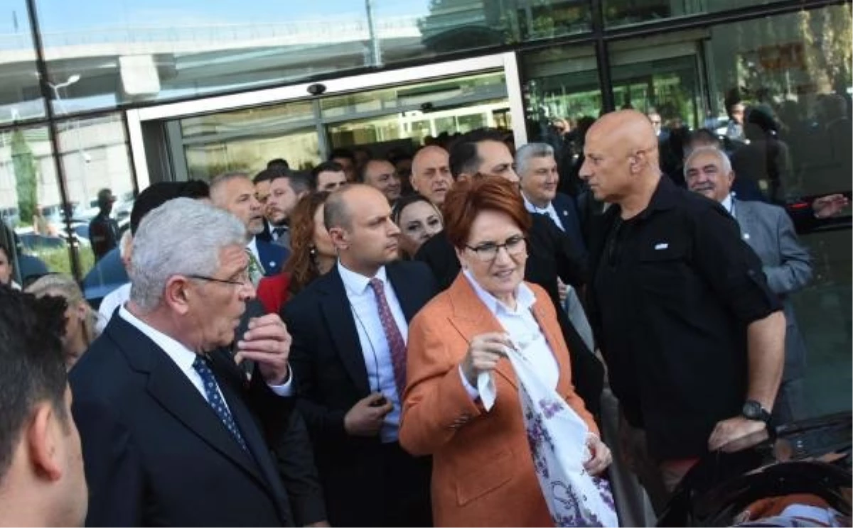 Meral Akşener İzmir\'e ziyaret için geldi