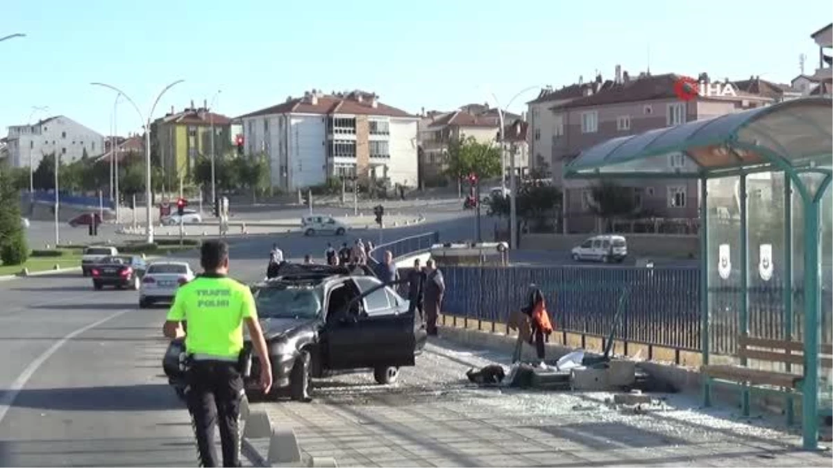 Karaman\'da Motosiklete Çarpmamak İçin Yapılan Manevra Sonucu Otomobil Takla Attı