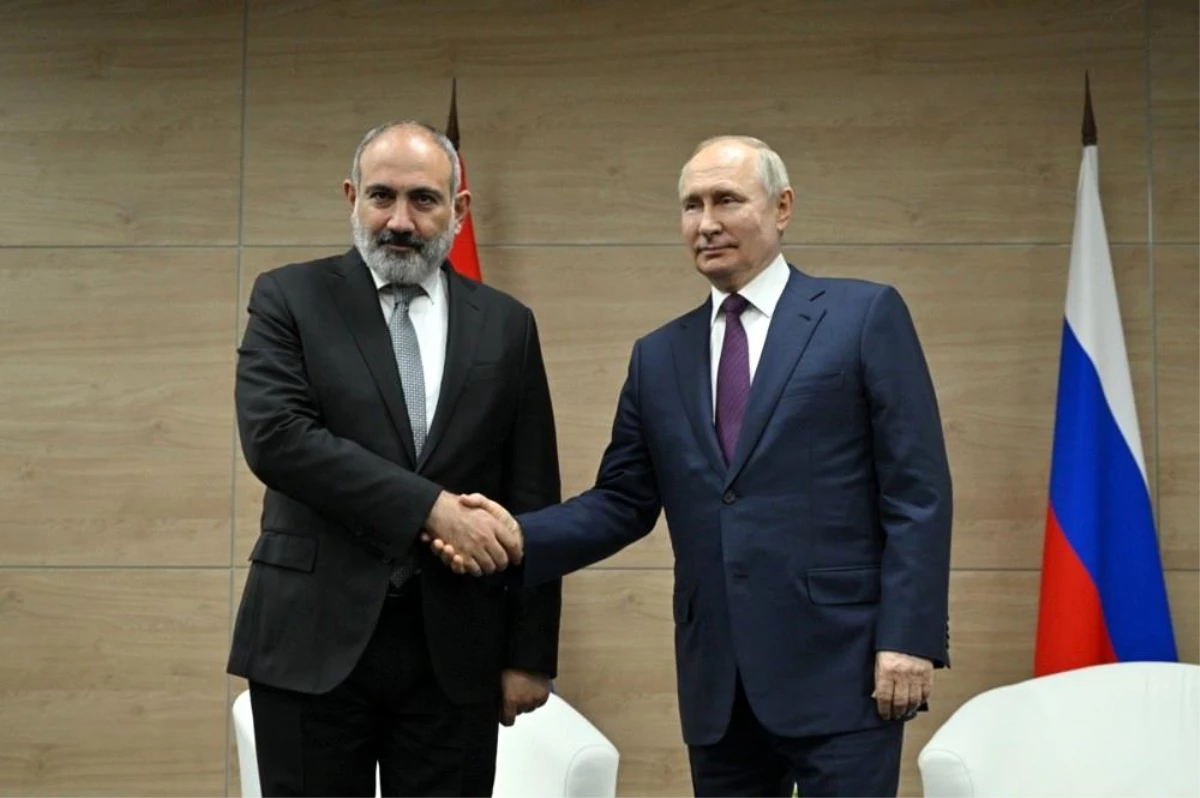 Putin ve Paşinyan Karabağ\'daki Gerginlik Sonrası Görüştü