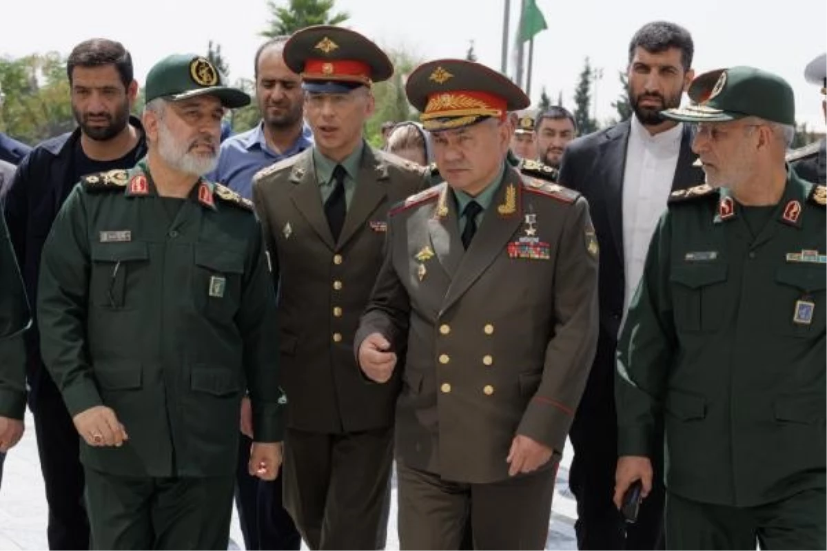Rusya Savunma Bakanı İran yapımı füzeleri inceledi