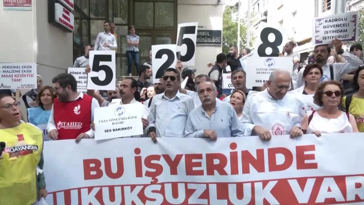 Sağlık Emekçilerinden İstanbul İl Sağlık Müdürlüğü Önünde Eylem: "Şiddetten Bunalmış Sağlık Çalışanlarına Bir de Ekonomik Şiddet Uygulamayın"