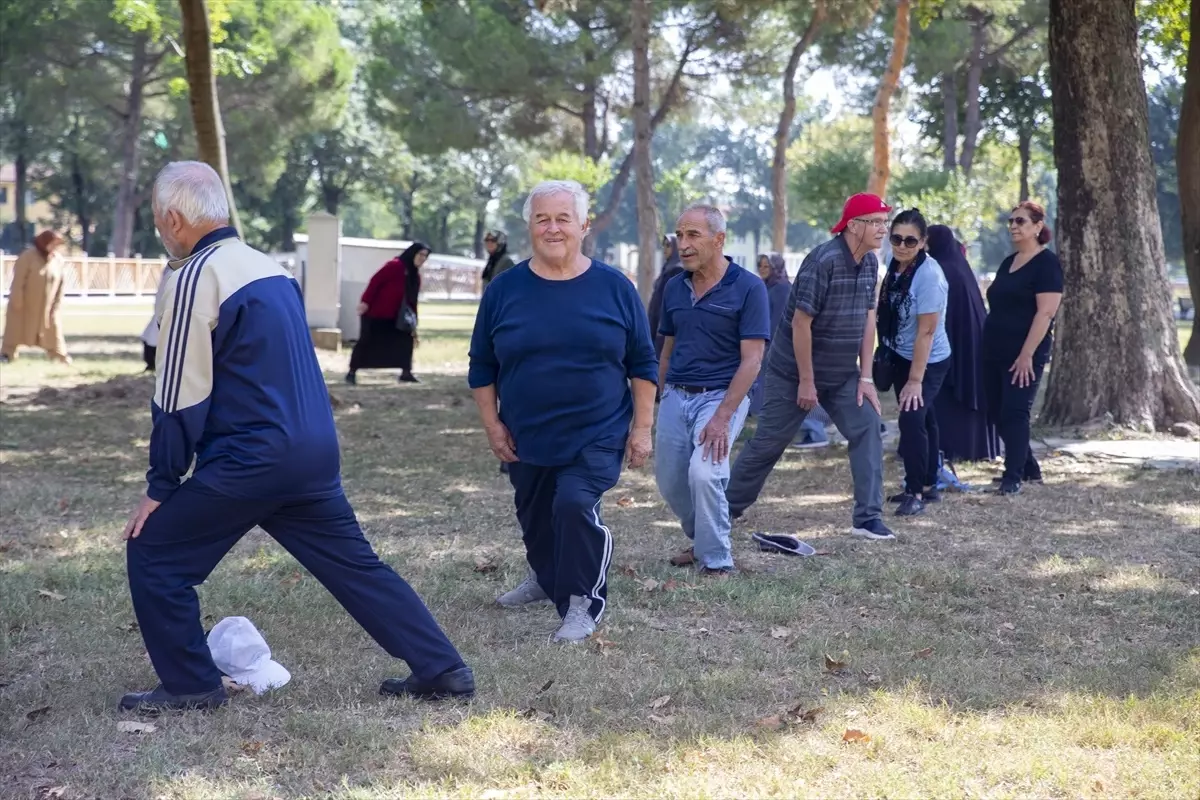 Sakarya\'da Yaşlılar Spor Yaparak Keyifli Vakit Geçirdi