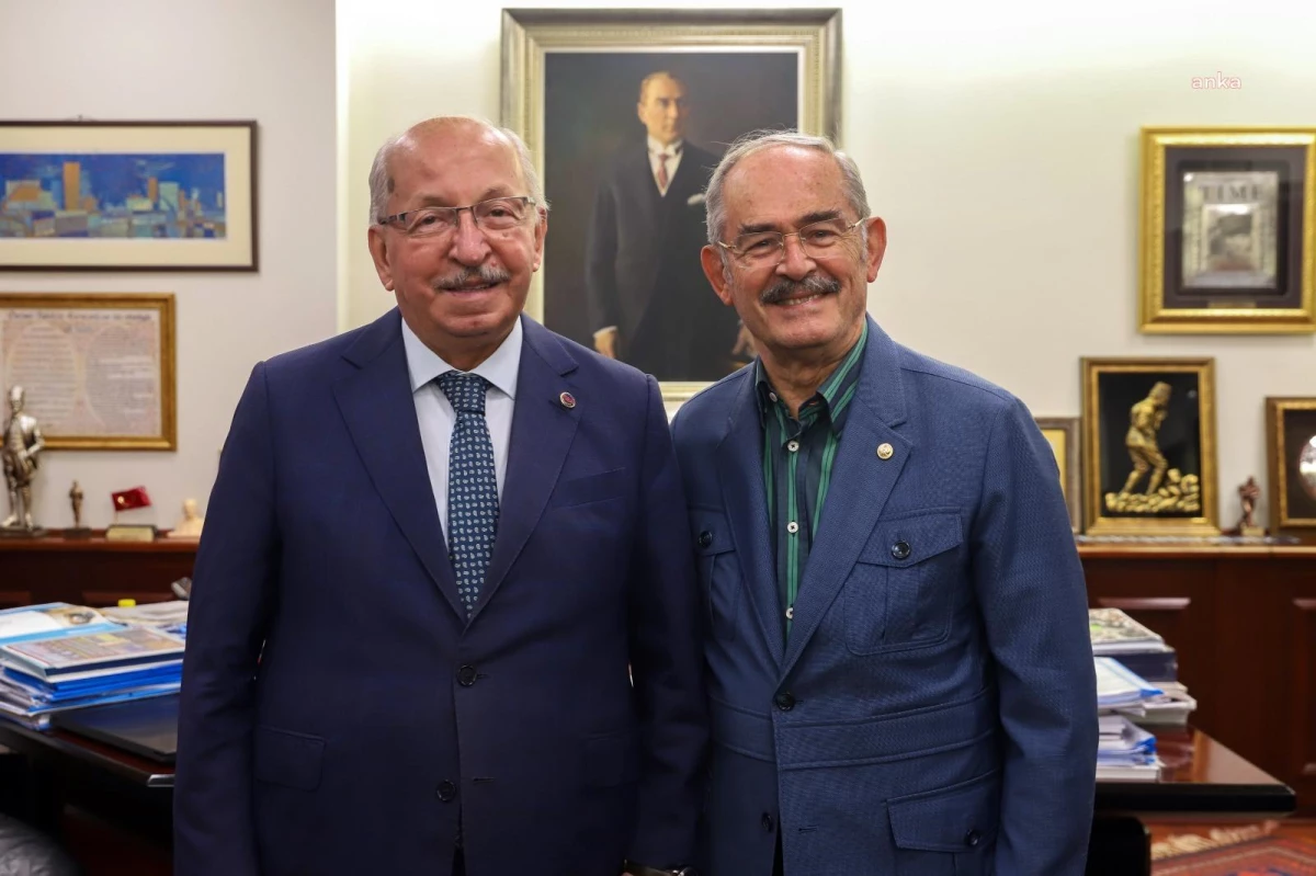 Tekirdağ Büyükşehir Belediye Başkanı Kadir Albayrak, Eskişehir Büyükşehir Belediye Başkanı Yılmaz Büyükerşen\'i ziyaret etti