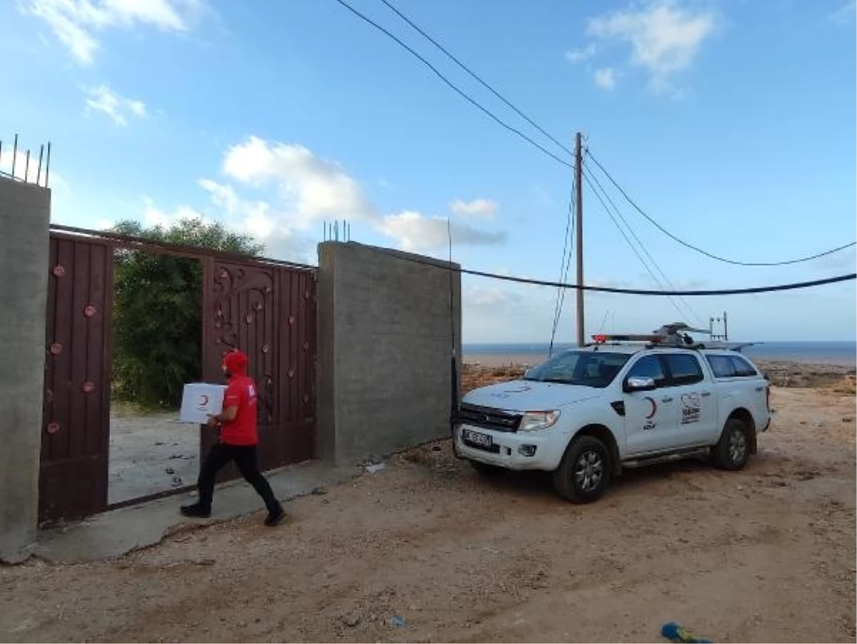 Türk Kızılayı, Libya\'nın Derne şehrine 150 ton insani yardım malzemesi gönderdi