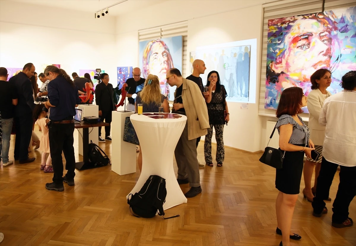 Viyana\'da 20 Ülkeden Sanatçıların Eserleri Sergilendi