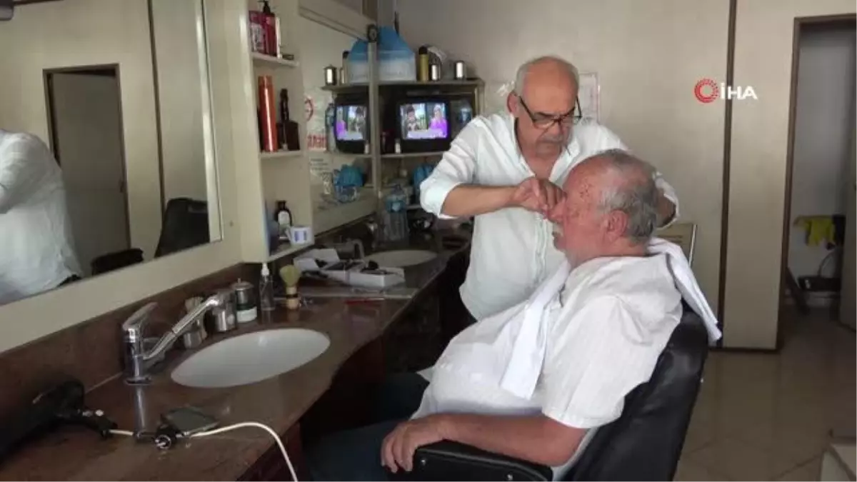 Kahramanmaraş\'ta 7 Yaşında Berberliğe Başlayan Usta Berber, 72 Yaşında Hala Mesleğine Devam Ediyor