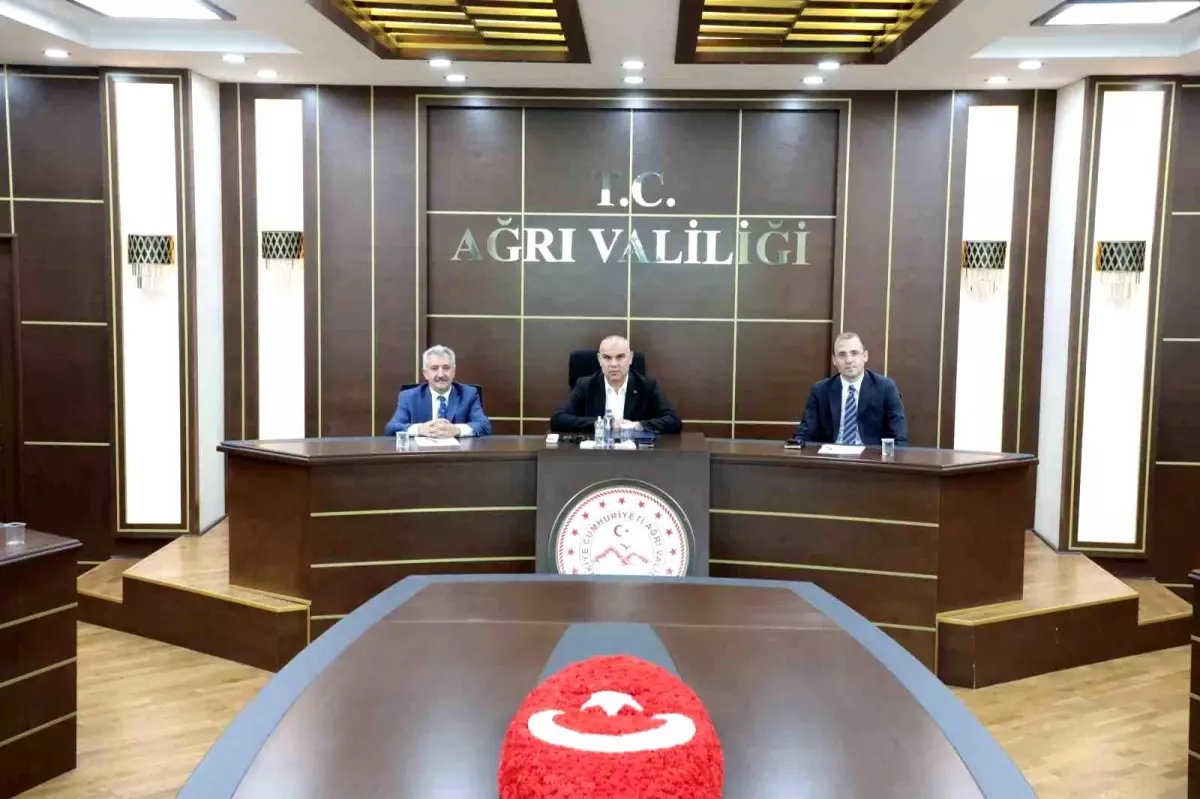 Ağrı Valisi Mustafa Koç, Çevre Hizmetleri Birliği Toplantısına Başkanlık Etti