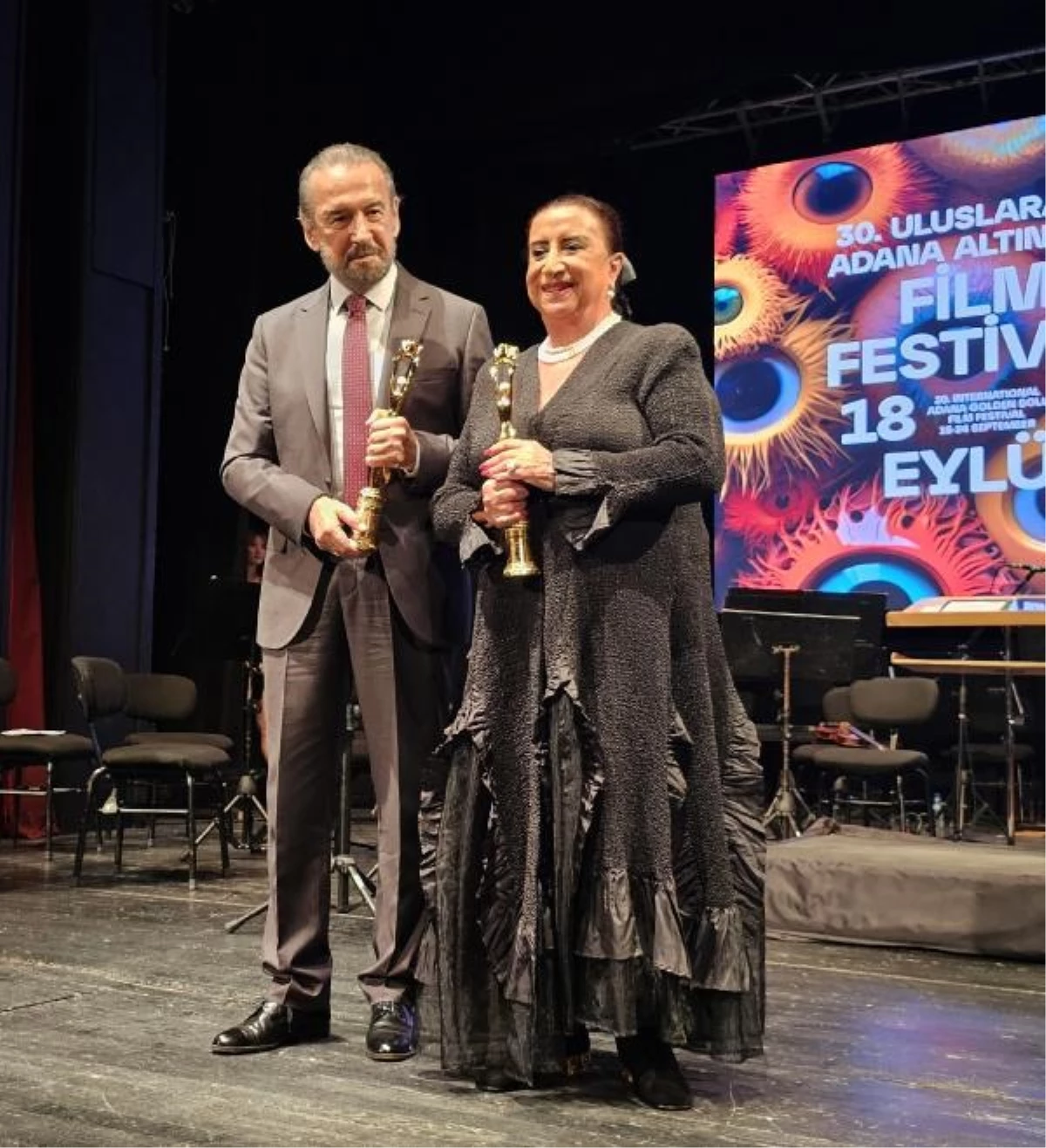 Adana Altın Koza Film Festivali\'nde Onur Ödülleri Perran Kutman ve Cihan Ünal\'a verildi