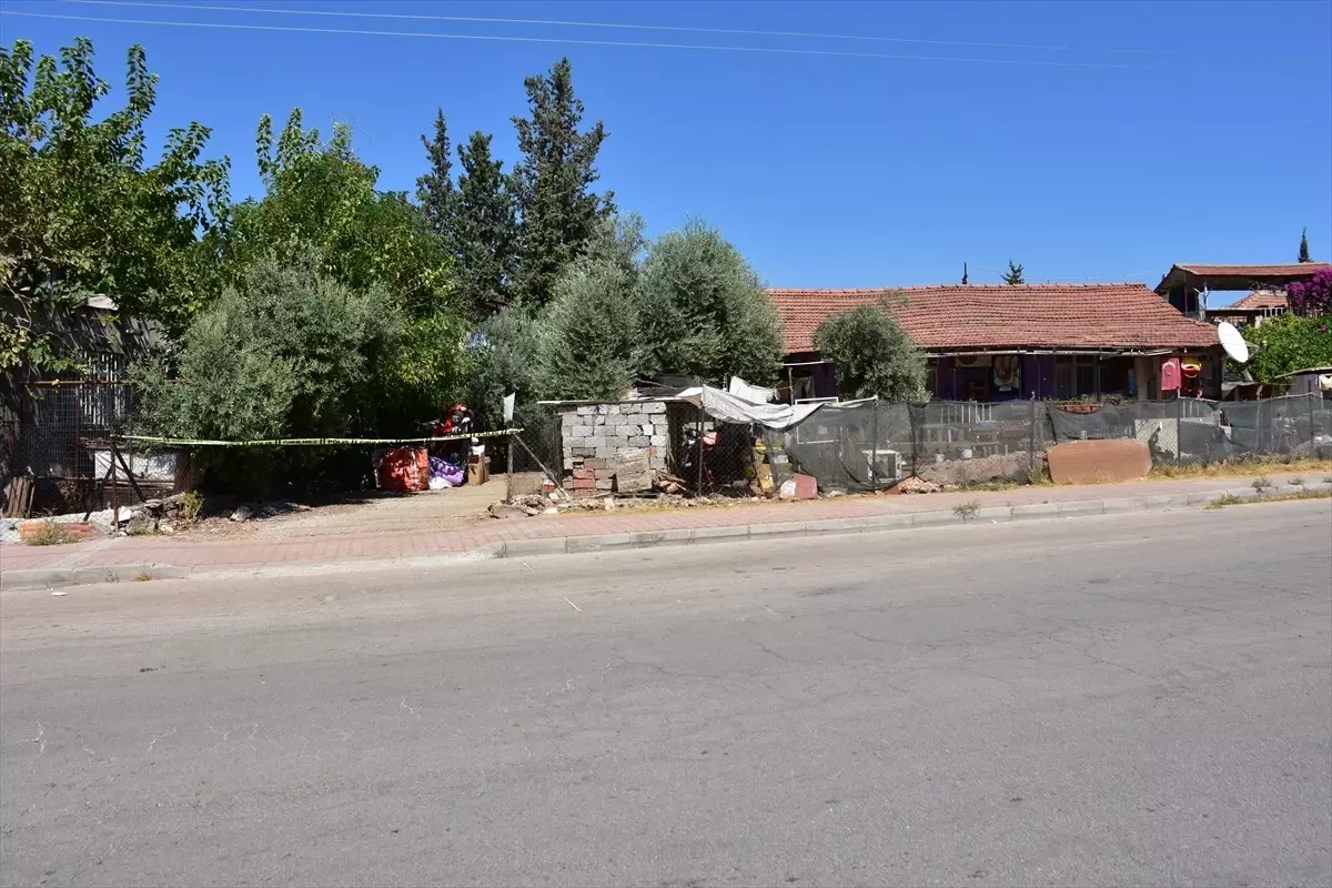 Antalya\'da Top Mermisi Patlaması: Hurdacı Öldü, Kızı Yaralandı