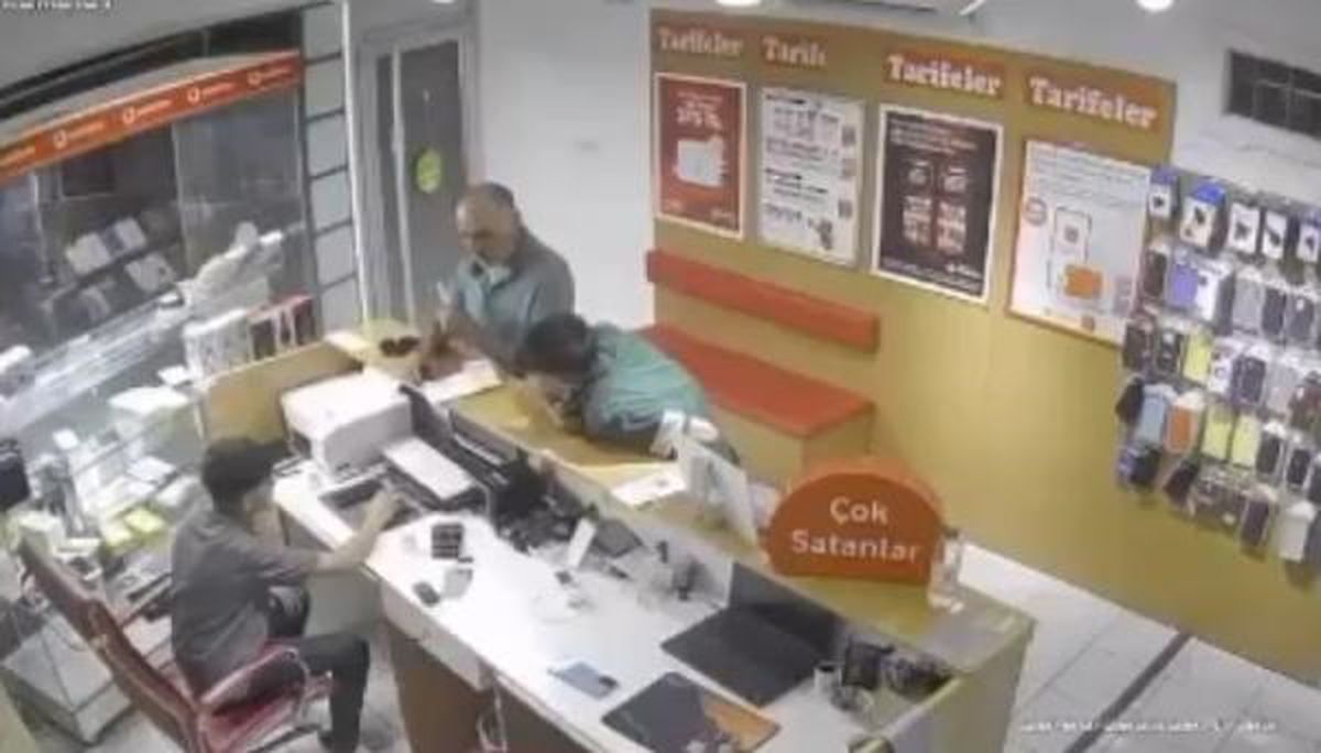 Adana'da İş Yerine Ateş Açıldı, Müşteri Son Anda Kurtuldu