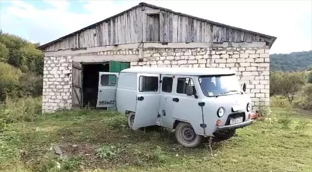 Azerbaycan ordusu Karabağ'da Ermeni güçlerine ait mühimmat deposu buldu