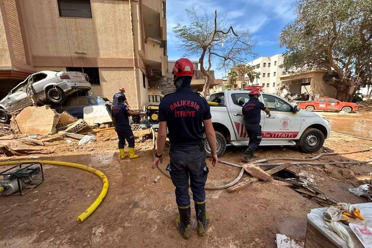 Balıkesir Büyükşehir Belediyesi\'nin Kahraman İtfaiyecileri Libya\'da Arama Kurtarma Çalışmalarını Sürdürüyor