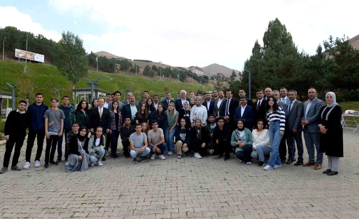 Erzurum\'da YSG sınavında ilk 5 bine giren öğrenciler piknik yaptı