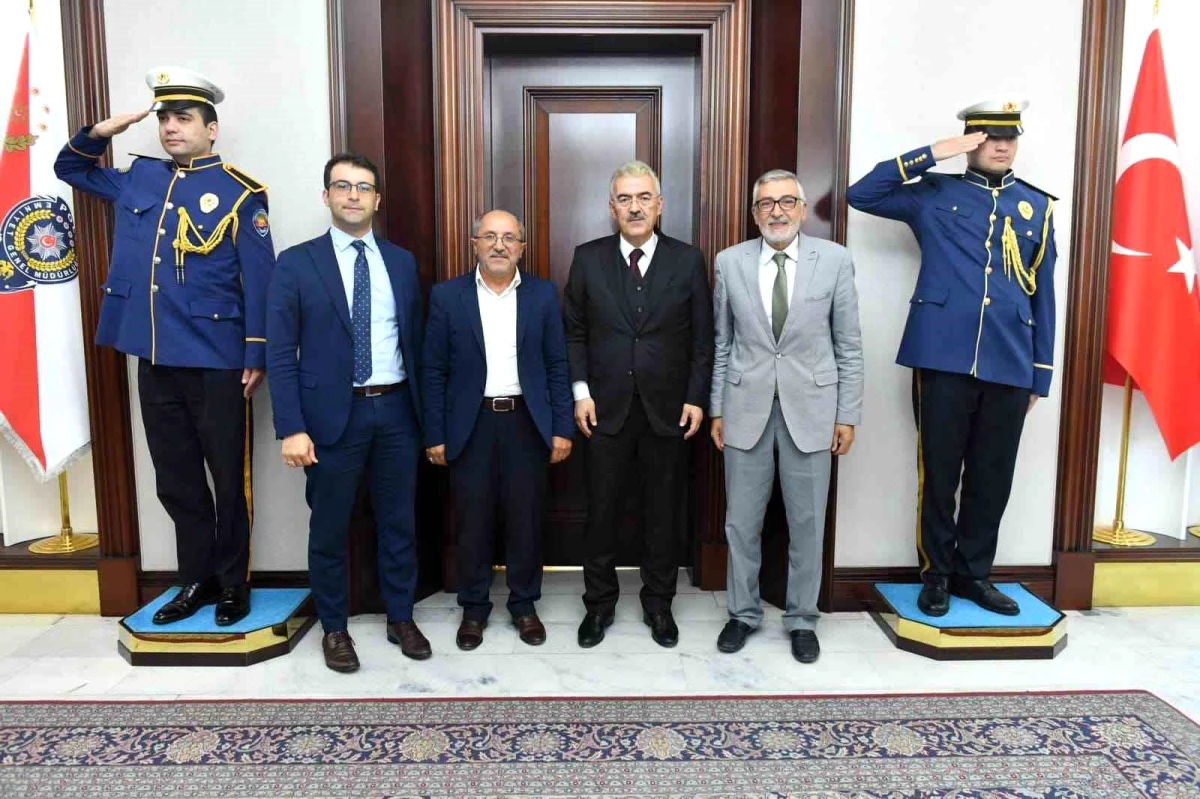 Eskişehir İnönü Belediye Başkanı Kadir Bozkurt, Emniyet Genel Müdürü Vali Erol Ayyıldız\'ı ziyaret etti
