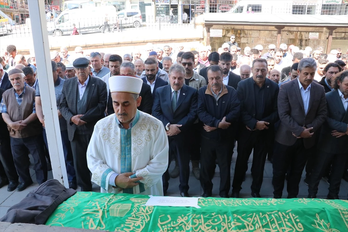 BBP Merkez Disiplin Kurulu Üyesi Bekir Zararsız\'ın Babası Ali Osman Zararsız Yozgat\'ta Defnedildi