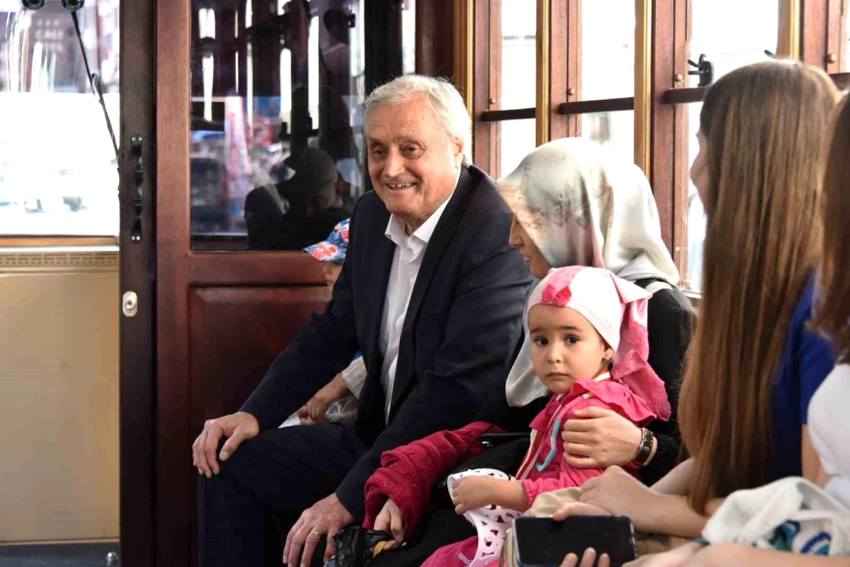 Bozüyük Belediye Başkanı Mehmet Talat Bakkalcıoğlu, Yeni Mahalle\'deki Sıcak Asfalt Çalışmalarını İnceledi