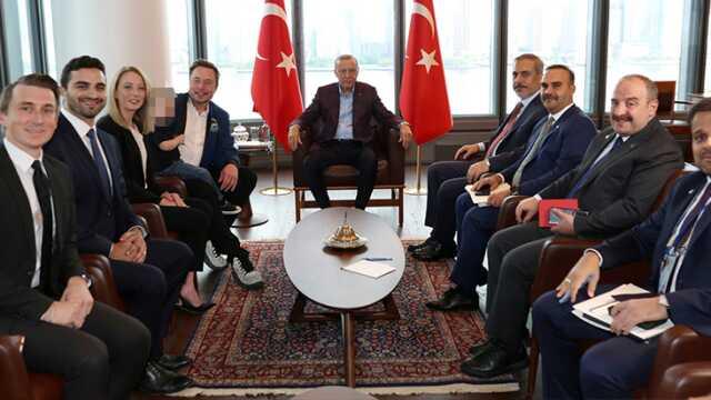 Cumhurbaşkanı Erdoğan'dan 'Elon Musk' açıklaması: Tesla'nın Türkiye'de yatırım gerçekleştirmesi konusunu görüştük, bir çalışma yapılacak Cumhurbaşkanı Erdoğan'dan 'Elon Musk' açıklaması: Tesla'nın Türkiye'de yatırım gerçekleştirmesi konusunu görüştük, bir çalışma yapılacak