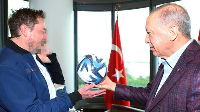 Cumhurbaşkanı Erdoğan'dan 'Elon Musk' açıklaması: Tesla'nın Türkiye'de yatırım gerçekleştirmesi konusunu görüştük, bir çalışma yapılacak Cumhurbaşkanı Erdoğan'dan 'Elon Musk' açıklaması: Tesla'nın Türkiye'de yatırım gerçekleştirmesi konusunu görüştük, bir çalışma yapılacak