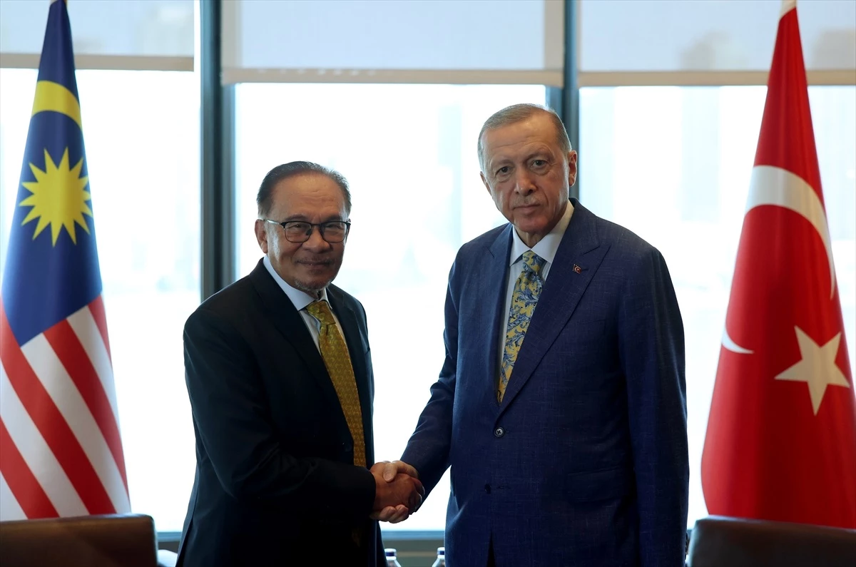 Cumhurbaşkanı Erdoğan, Birleşmiş Milletler 78. Genel Kurulu\'nun yapıldığı New York\'ta Malezya Başbakanı Enver İbrahim\'i kabul etti.