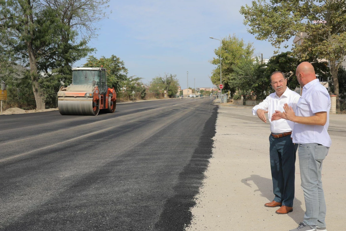 Edirne Belediye Başkanı Recep Gürkan, Türkan Seçkin Bulvarı\'ndaki Asfaltlama Çalışmalarını İnceledi