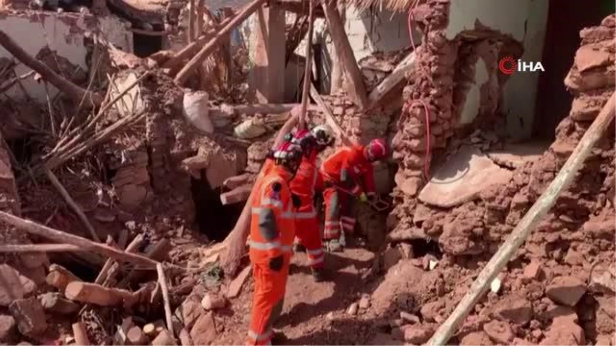 Fas\'ta depremden 10 gün sonra enkaz altında kalan eşek sağ olarak kurtarıldı
