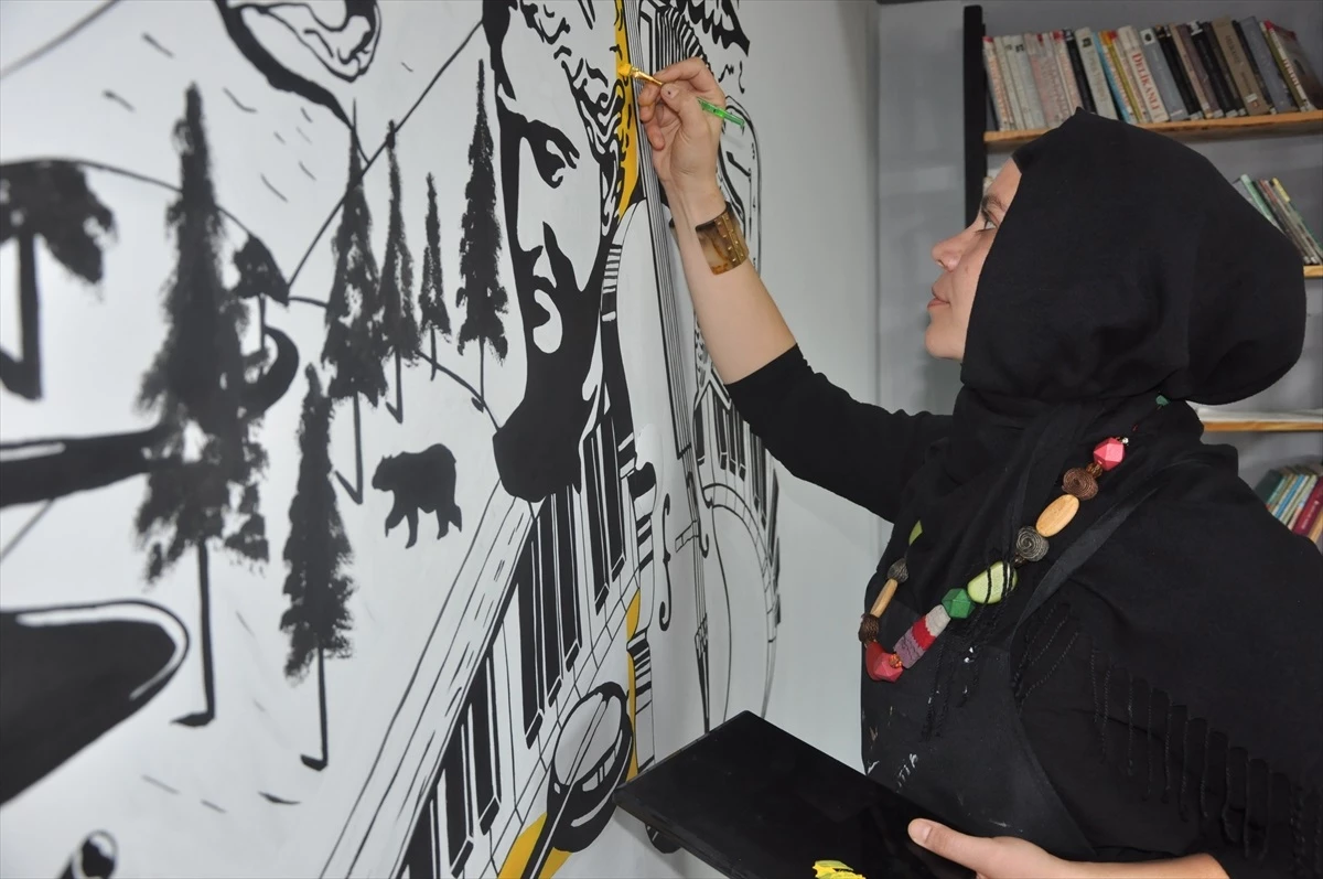 Görsel Sanatlar Öğretmeni Fatma Soydan Pınar, Okul ve Kurum Duvarlarını Resimlerle Süslüyor