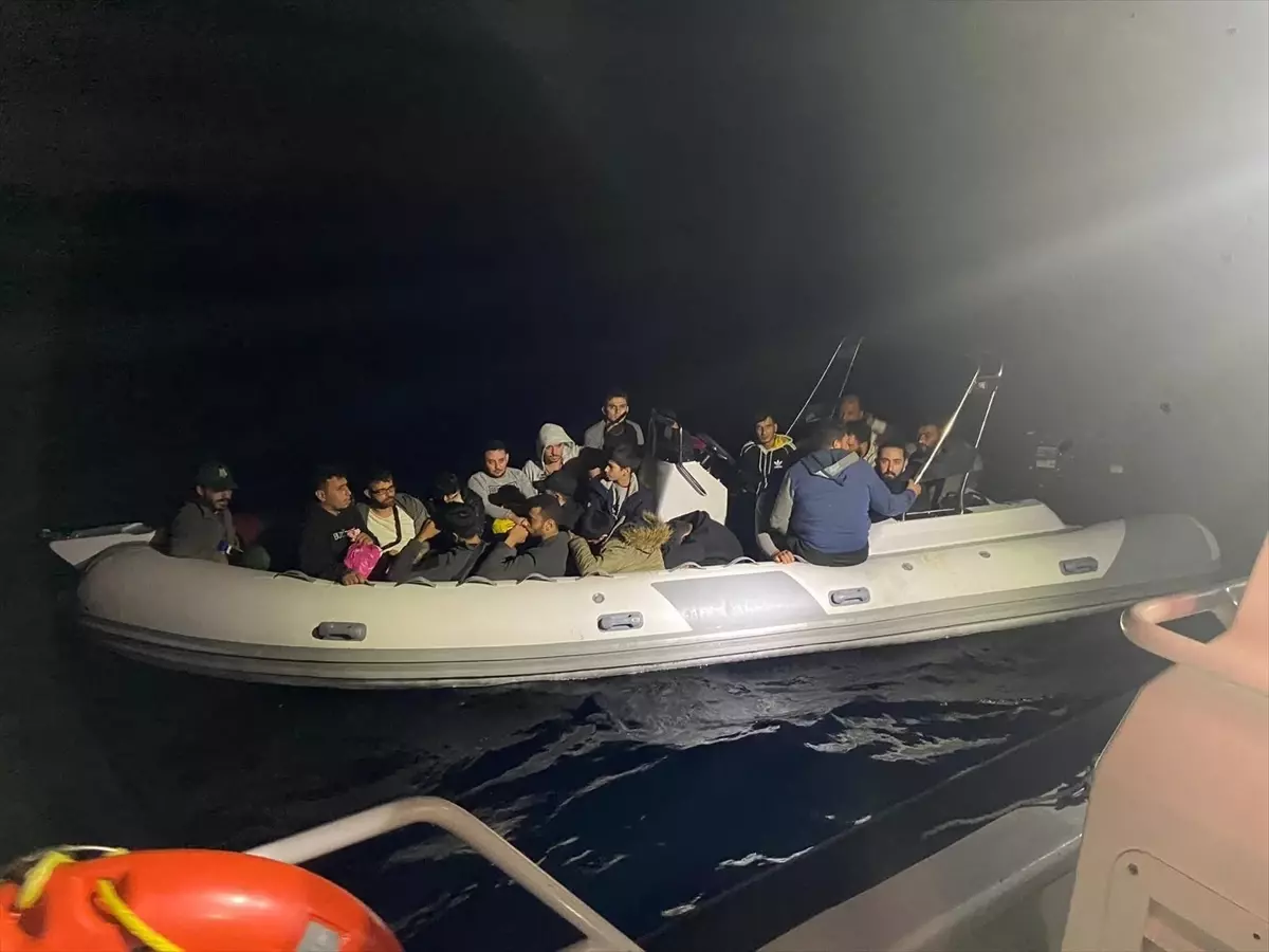Fethiye açıklarında 29 düzensiz göçmen yakalandı, 23\'ü kurtarıldı