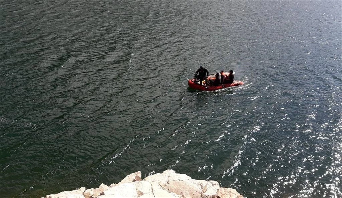Gümüşhane\'de Baraja Düşen Kamyonetin Sürücüsü Hayatını Kaybetti