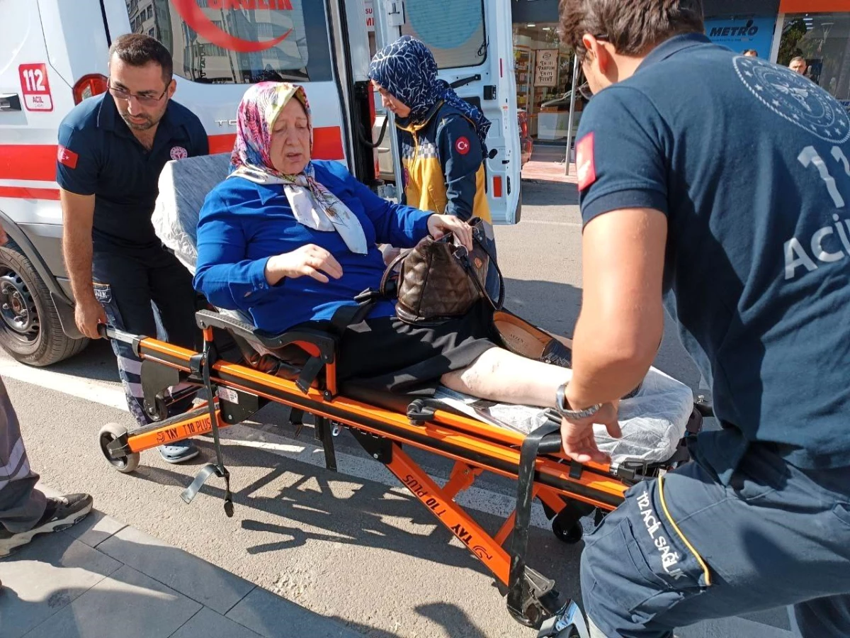 Samsun\'da Yaya Geçidinden Geçen Kadına Araç Çarptı