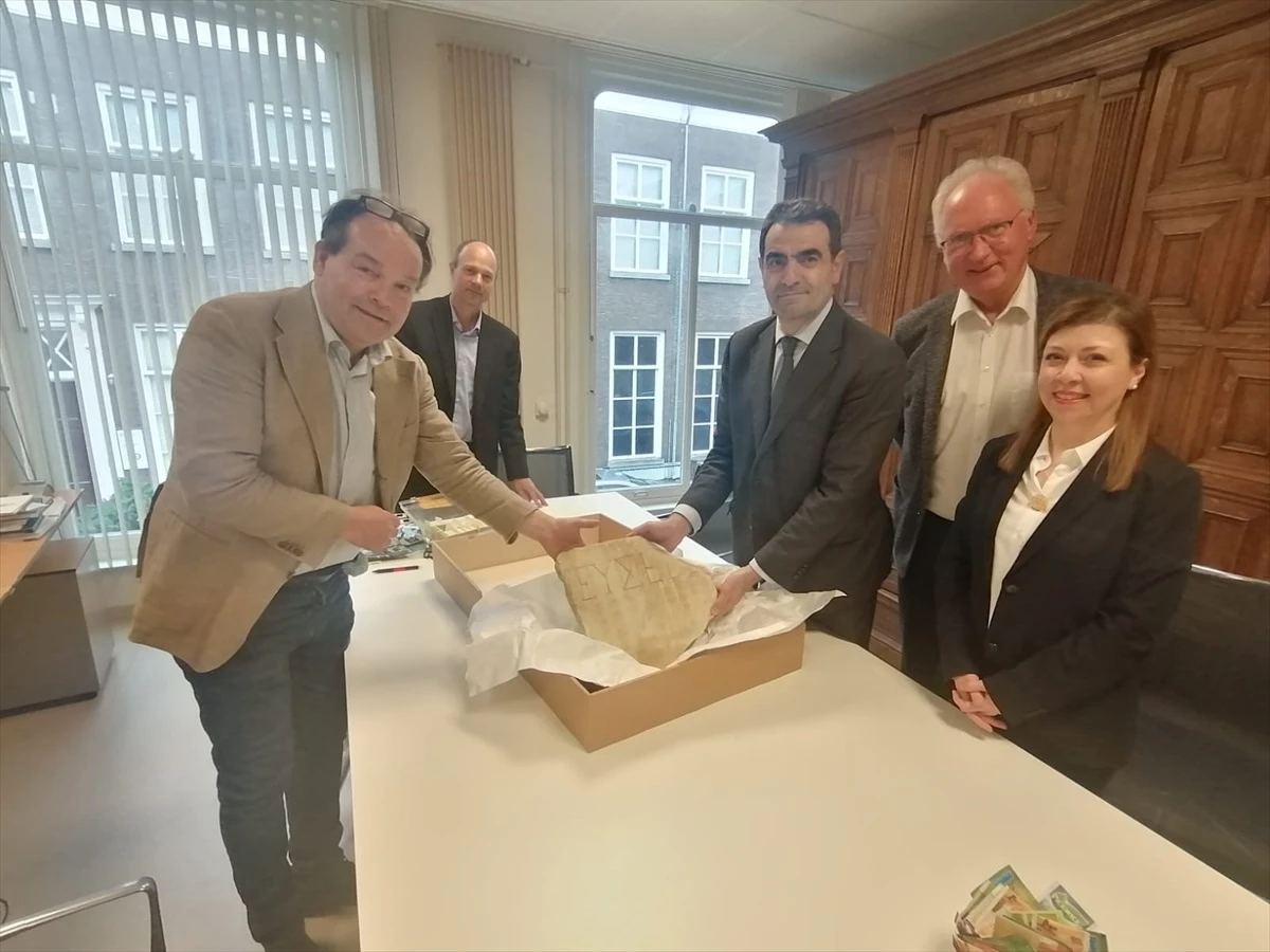 Hollanda\'da Türkiye\'ye ait antik taş parçası teslim alındı