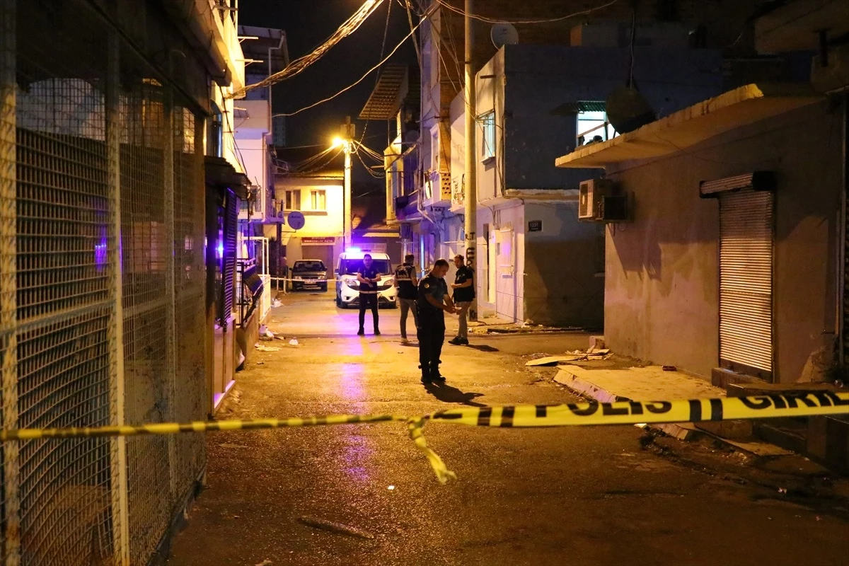 İzmir\'de silahlı kavga: 2 kişi yaralandı
