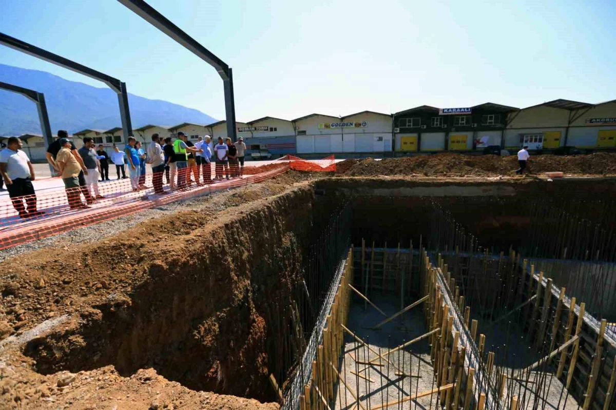 Muğla Büyükşehir Belediyesi Karaçulha Toptancı Hali\'nde yeni bir tesis ve ürün pazarlama alanı inşa ediyor